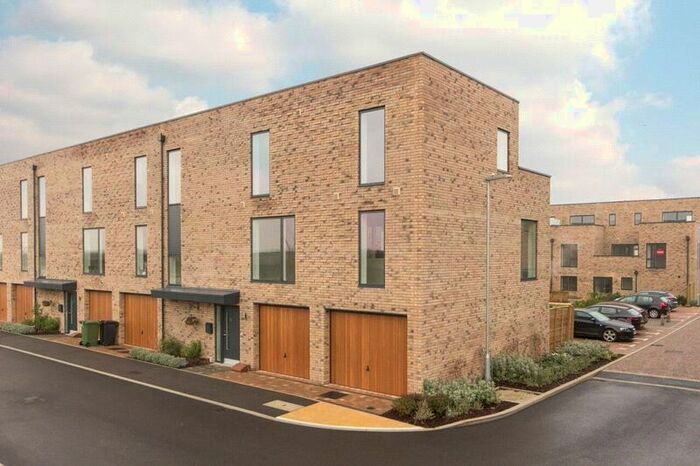 4 Bedroom Town House To Rent In Overhill Close, Trumpington, Cambridge, CB2