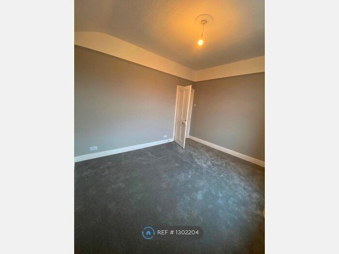 2 Bedroom Flat To Rent In Leighton Road, Ealing W13