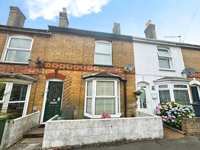 2 Bedroom Terraced House For Sale In Kings Road, East Cowes, Isle Of Wight, PO32