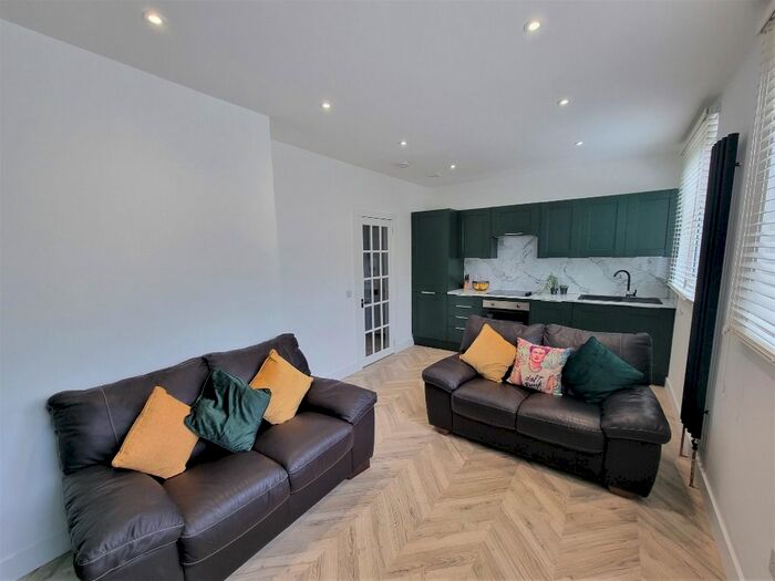 2 Bedroom Flat To Rent In Richmond Terrace, Rosemount, Aberdeen, AB25