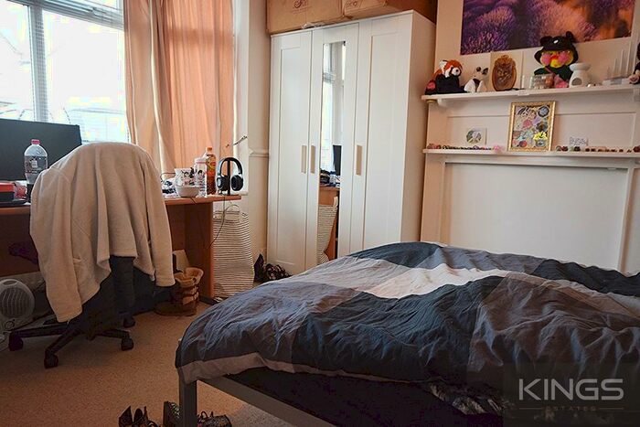 4 Bedroom Semi-Detached House To Rent In Weston Road, GU2