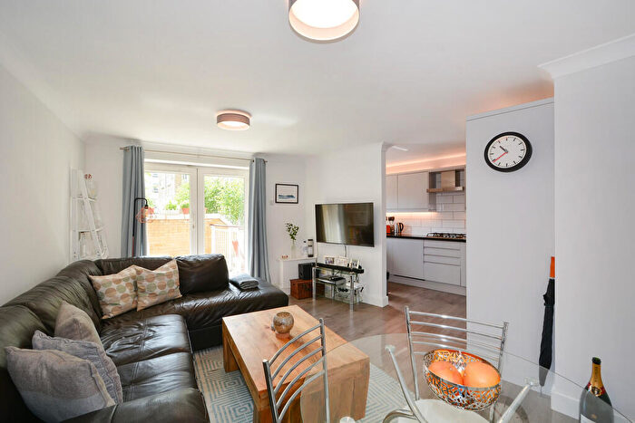 2 Bedroom Apartment To Rent In Cypress House, Woodland Crescent, SE16