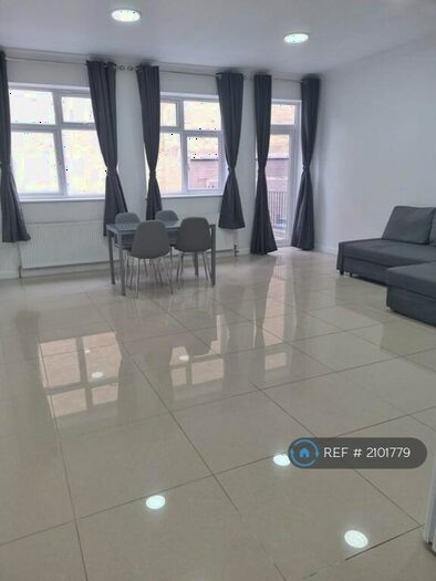 3 Bedroom Flat To Rent In Whitechapel Road, London, E1