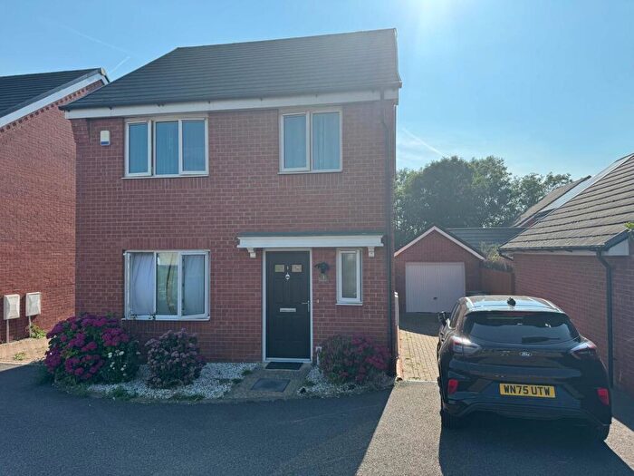 4 Bedroom Detached House For Sale In Radwinter Mews, Wickford, Essex, SS12