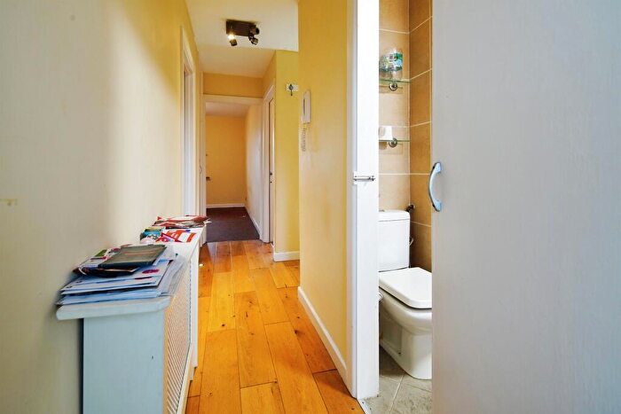 2 Bedroom Apartment For Sale In Wilbury Crescent, Hove, BN3