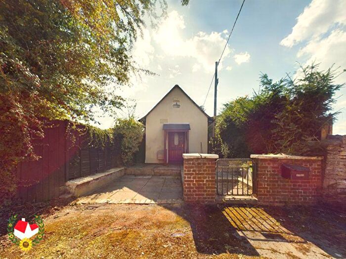 1 Bedroom Detached Bungalow For Sale In Bath Road, Hardwicke, Gloucester, GL2