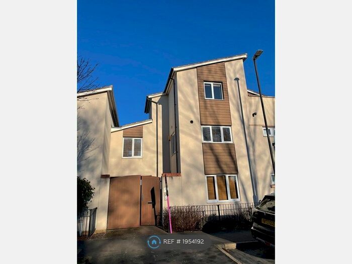 4 Bedroom Semi-Detached House To Rent In Addington Avenue, Milton Keynes, MK12