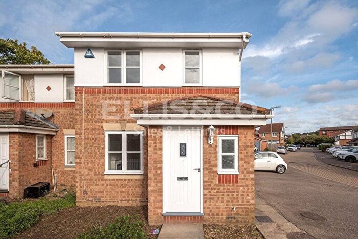 3 Bedroom End Of Terrace House For Sale In Brancaster Drive, Mill Hill, London, NW7