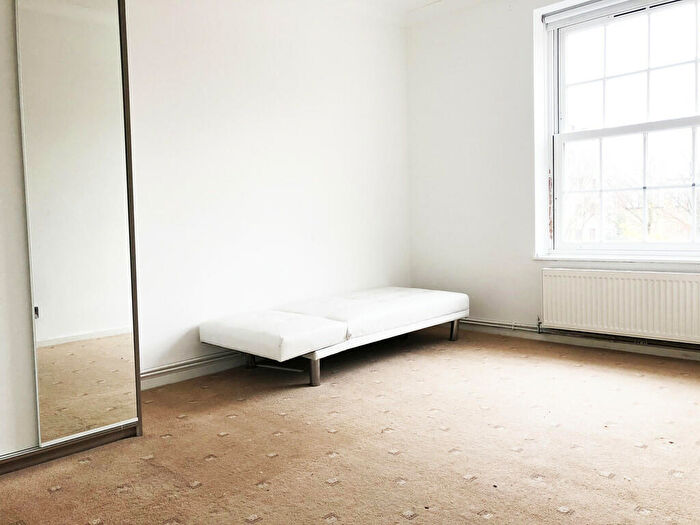 1 Bedroom Flat To Rent In Phoenix Road, London, NW1