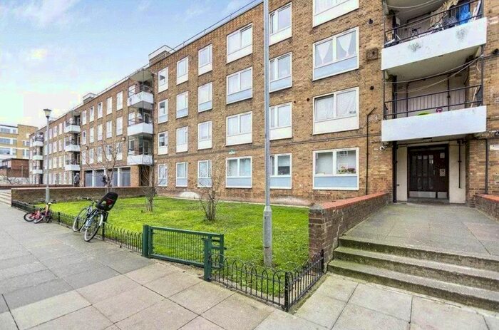 4 Bedroom Flat To Rent In Somerford Grove Estate, London, N16