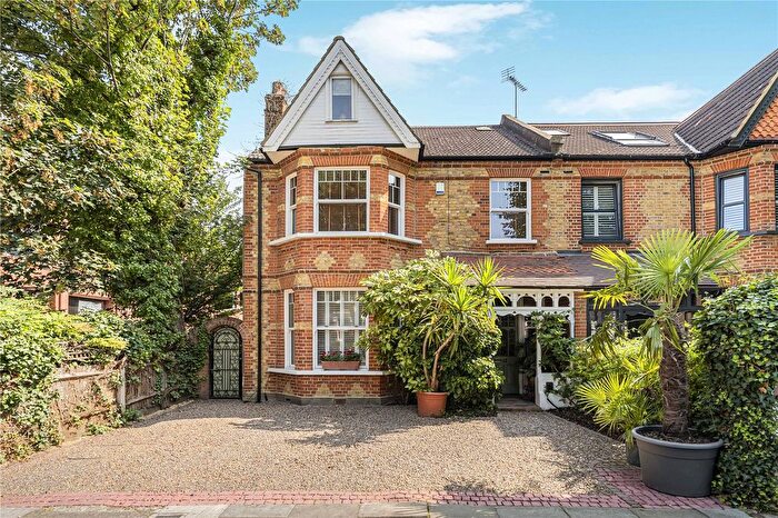 4 Bedroom Semi-Detached House For Sale In St. James Avenue, London, W13