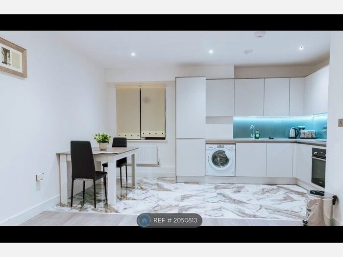 2 Bedroom Flat To Rent In Banstead Road, Purley, CR8