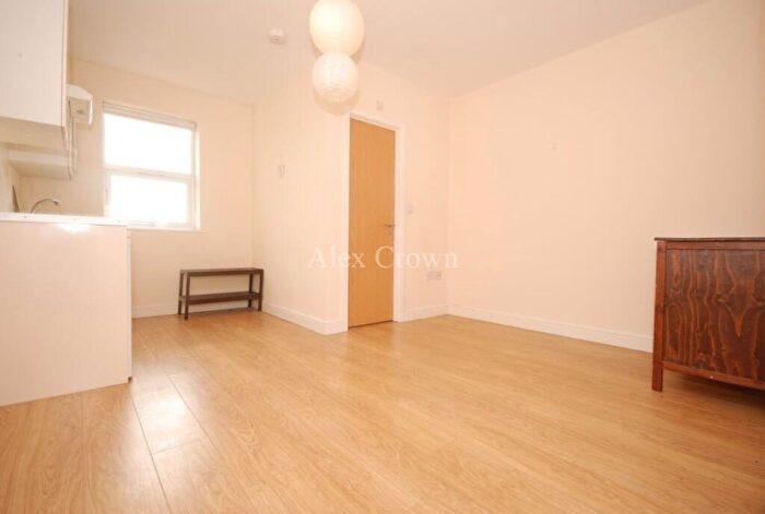 Studio To Rent In Bounds Green Road, Bounds Green, N11