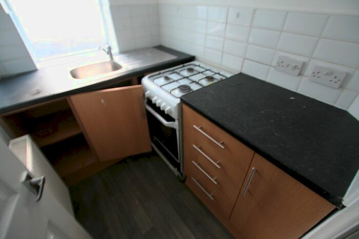 1 Bedroom Flat To Rent In Cambridge Road, Ellesmere Port, Cheshire., CH65