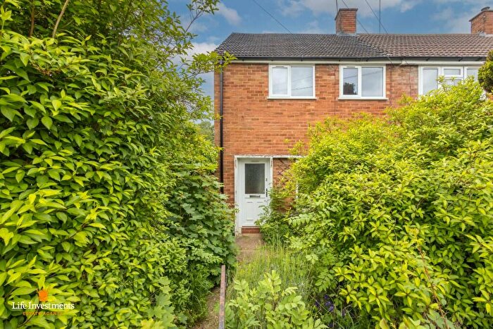 2 Bedroom End Of Terrace House For Sale In Eden Road, Rugby, Warwickshire, CV21