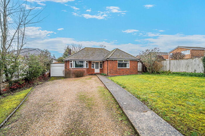 3 Bedroom Detached Bungalow For Sale In Homesteads Road, Basingstoke, RG22