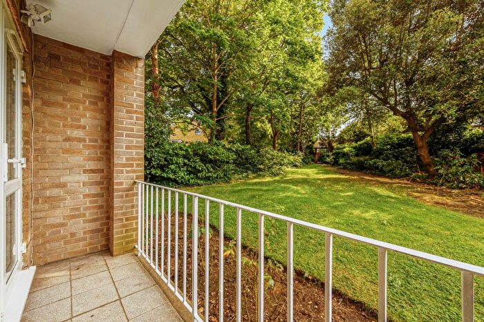 2 Bedroom Flat For Sale In Dene Court, Mount Avenue, Ealing, W5