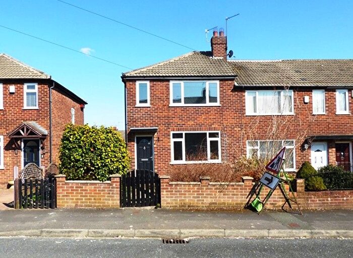 3 Bedroom Town House To Rent In Park Road, Leeds, LS13