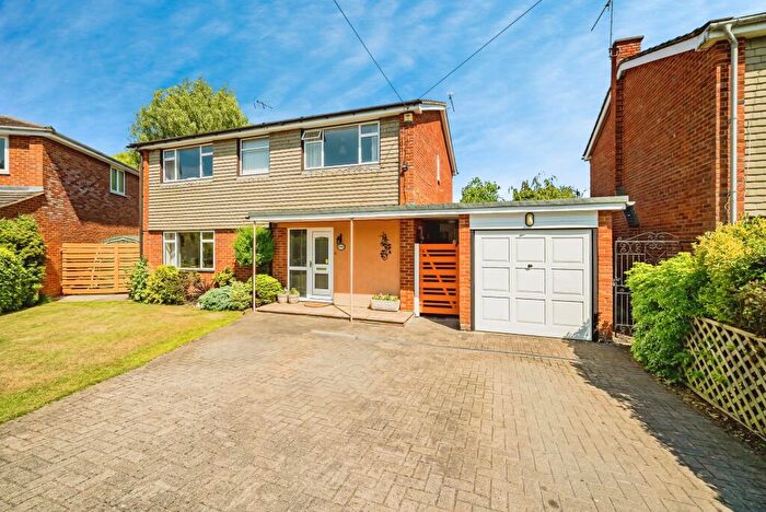 4 Bedroom Detached House For Sale In Bovingdon Heights, Marlow, SL7