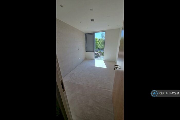 1 Bedroom Flat To Rent In Halo Tower, London, E15