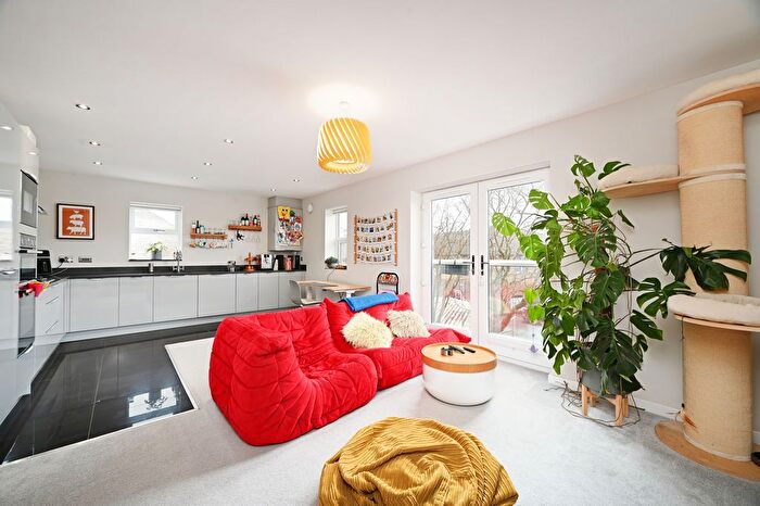 2 Bedroom Flat For Sale In Lime Tree House, Hunters Walk, Chesterfield, S40
