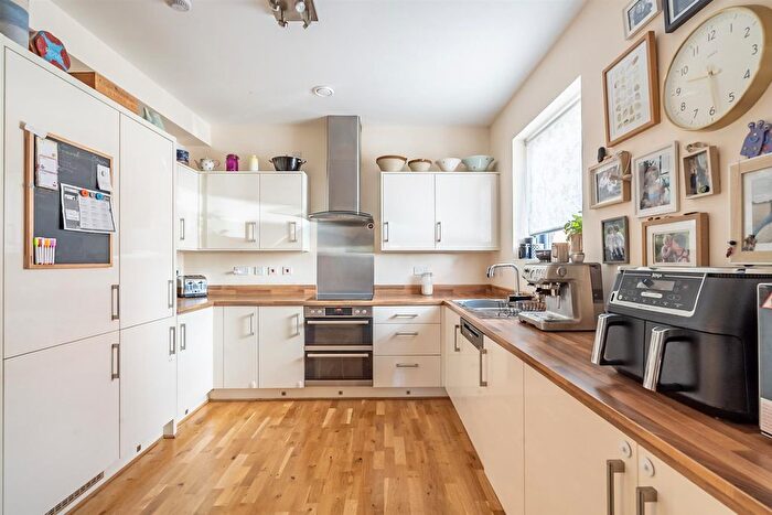5 Bedroom End Of Terrace House For Sale In Lotherington Avenue, Derwenthorpe, York, YO10