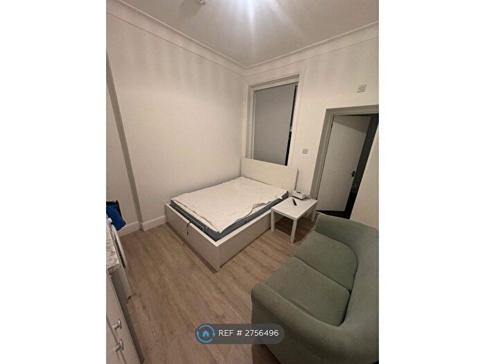 Studio To Rent In Greenleaf Road, London, E17