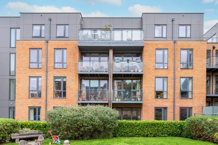 2 Bedroom Flat To Rent In .Penrose Court, Balham, London, SW12