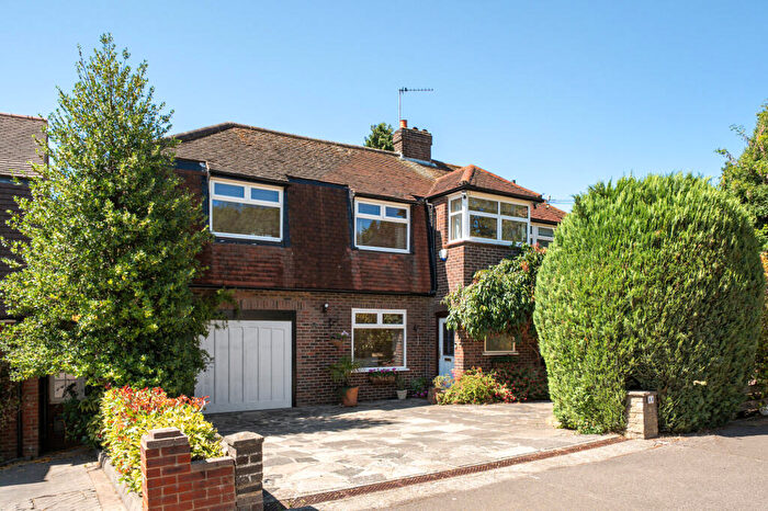 3 Bedroom Detached House For Sale In Green Curve, Banstead, SM7