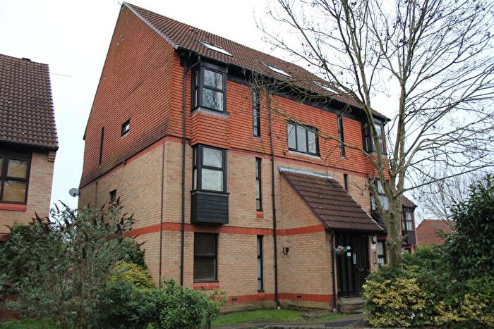 Studio To Rent In Woking, Surrey, GU21
