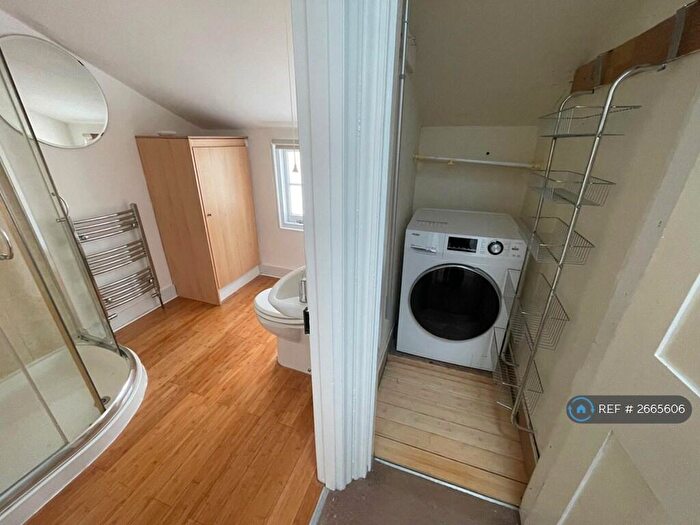 2 Bedroom Flat To Rent In Gayville Road, London, SW11