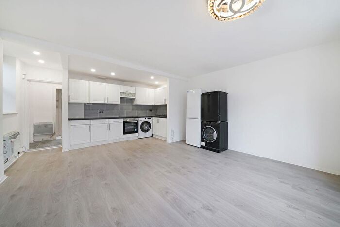 2 Bedroom Flat To Rent In Willesden Lane, London, NW6