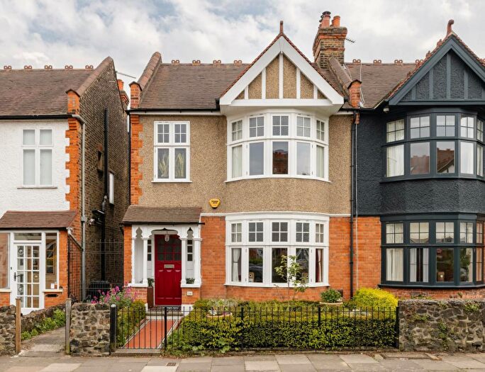 3 Bedroom Semi Detached House For Sale In Hereford Road, Wanstead, E11