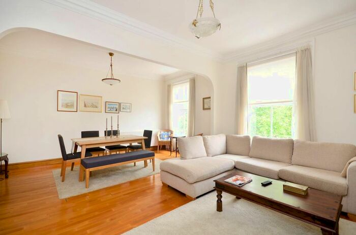 3 Bedroom Flat To Rent In Elsham Road, Holland Park, London, W14