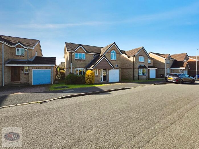 4 Bedroom Detached House For Sale In Oakleigh View, Baildon, BD17