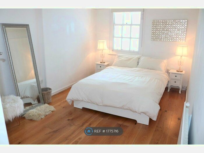 2 Bedroom Flat To Rent In Central London, Central London, EC1N