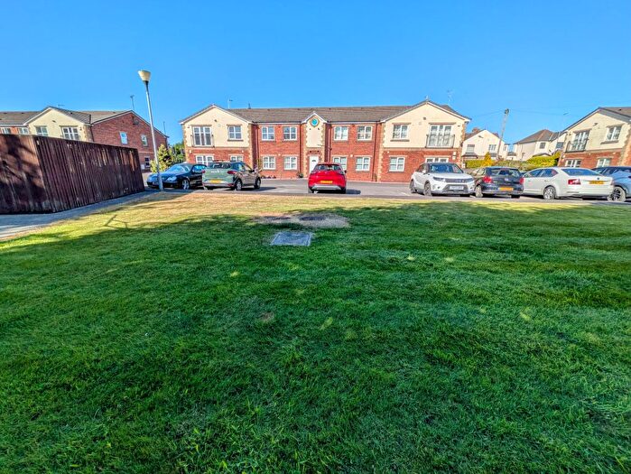 2 Bedroom Flat For Sale In Bradford Road, Bradford, BD4