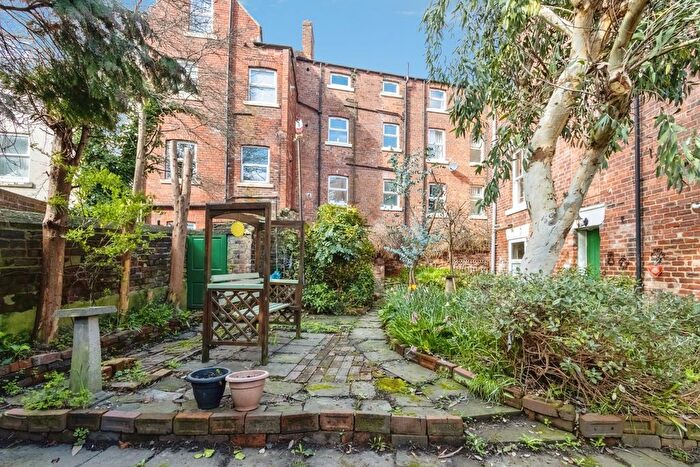 4 Bedroom Detached House For Sale In College Grove, Wakefield, West Yorkshire, WF1