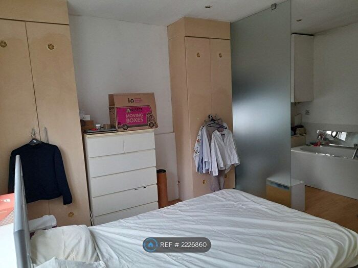 2 Bedroom Flat To Rent In North End Road, London, NW11