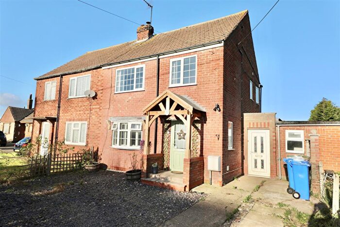 3 Bedroom Semi Detached House For Sale In South View, Hollym, Withernsea, HU19