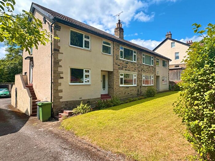 2 Bedroom Flat To Rent In Wetherby Road, Roundhay, Leeds, LS8