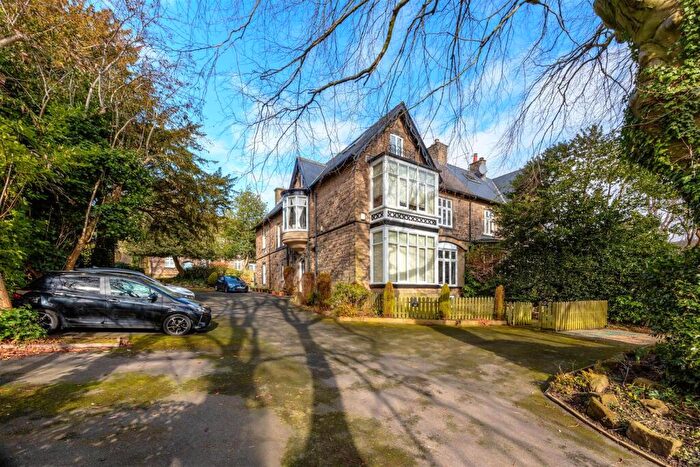 3 Bedroom Apartment For Sale In Collegiate Crescent, Broomhall, Sheffield, S10
