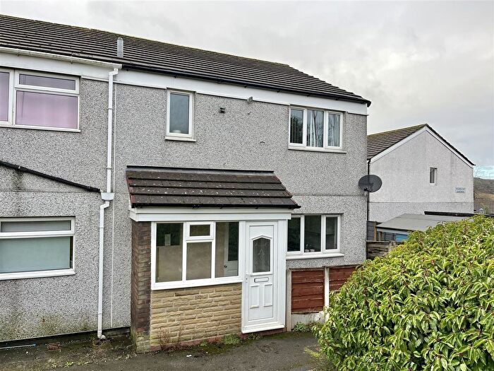 3 Bedroom End Terrace House For Sale In Wardlow Walk, Glossop, SK13