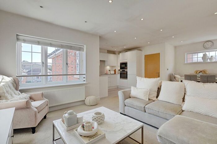 1 Bedroom Flat For Sale In High Road, Benfleet, SS7