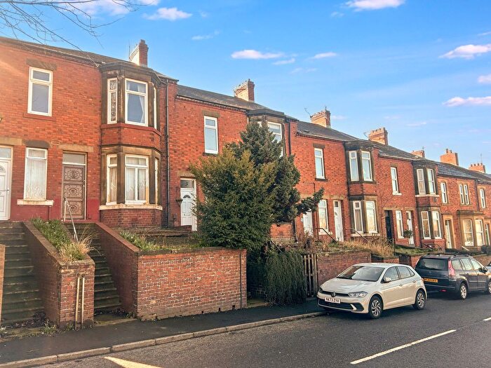 2 Bedroom Flat For Sale In Lyndhurst Terrace, Swalwell, Newcastle Upon Tyne, NE16