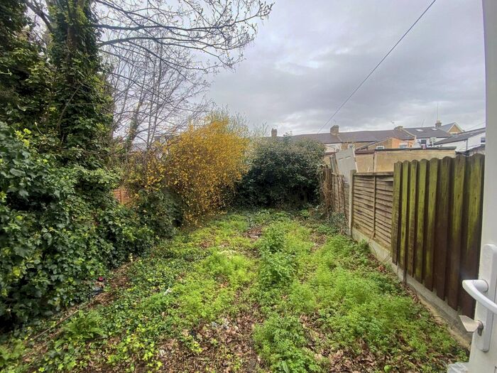 2 Bedroom Flat To Rent In Derby Road, East Ham, E7