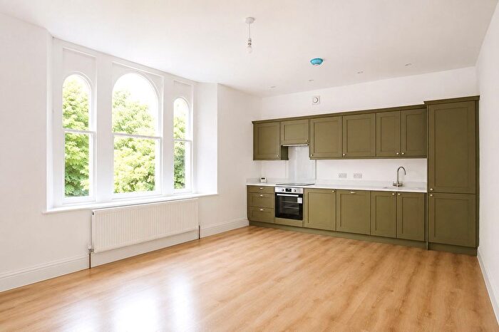 2 Bedroom Flat For Sale In Chertsey Road, Bristol, BS6