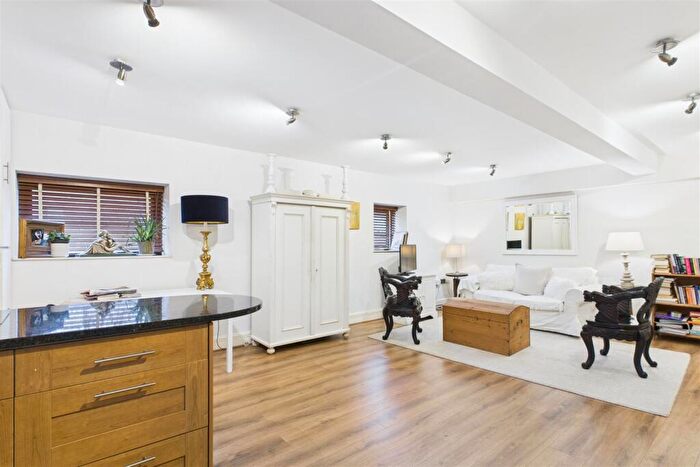 2 Bedroom Duplex For Sale In George Street, Newark, NG24