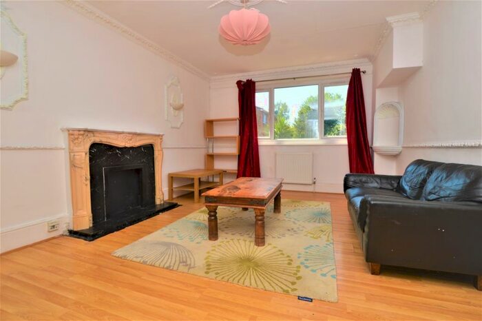 4 Bedroom House To Rent In Clifton Way Peckham, SE15