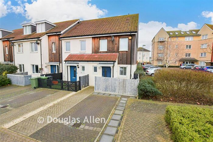 2 Bedroom End Of Terrace House For Sale In Montgomery Drive, Basildon, Essex, SS14